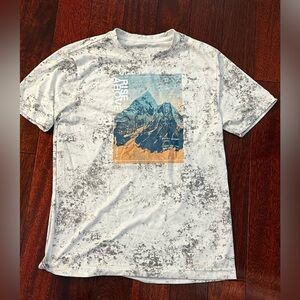 Old Navy Rise Above Graphic T-Shirt with picture of mountains